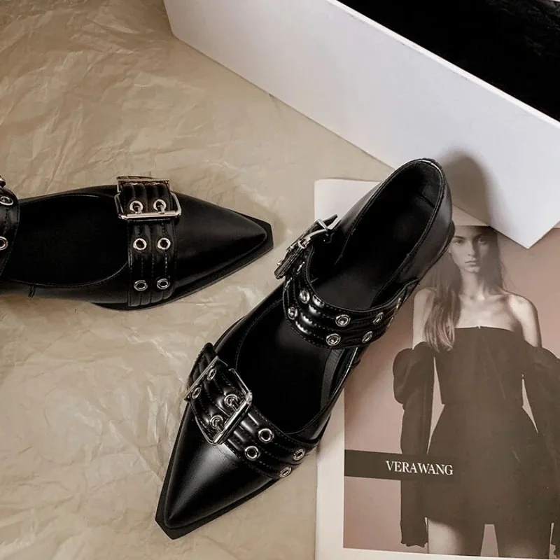 Mule Slip On - 女性の靴デザイナーの高級ローヒールパンプスバックルファッションレディースフラット靴ミュールスリングバックポインテッドトゥカジュアルプラットフォームサンダル