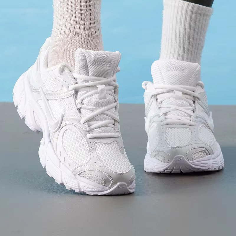 ナイキ W NIKE V5 RNR HQ7901-101 通 - Women Shoes Running Nike のレビューと価格