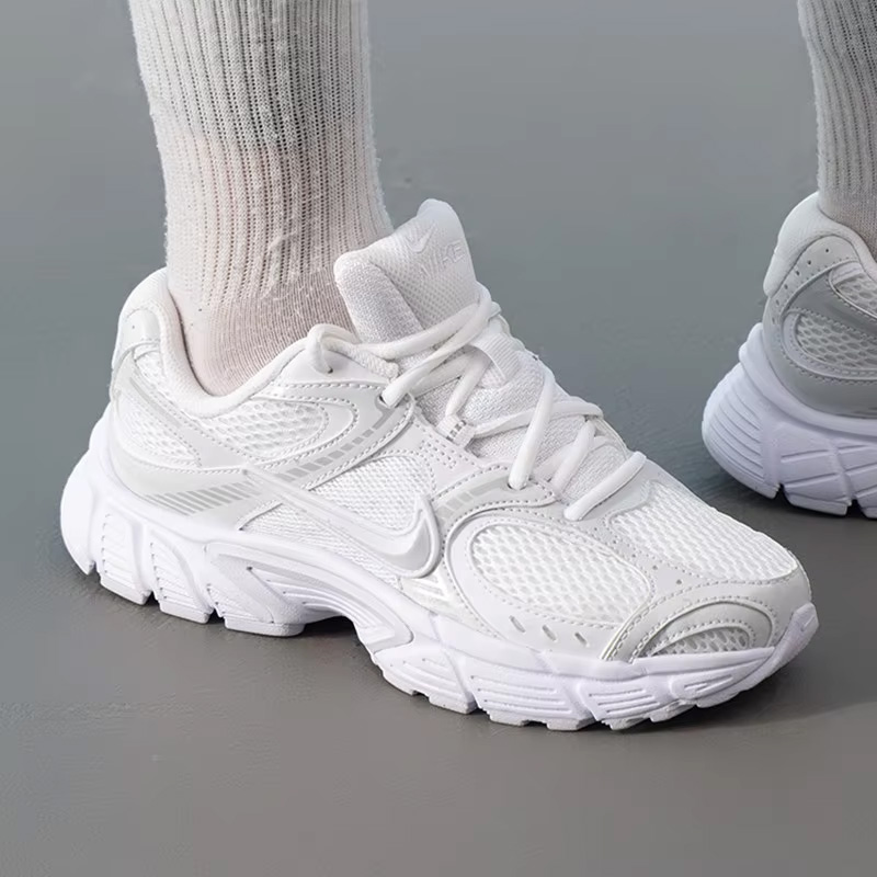 ナイキ W NIKE V5 RNR HQ7901-101 通 - Women Shoes Running Nike のレビューと価格