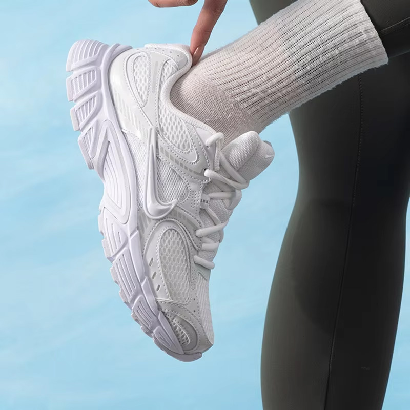 ナイキ W NIKE V5 RNR HQ7901-101 通 - Women Shoes Running Nike のレビューと価格